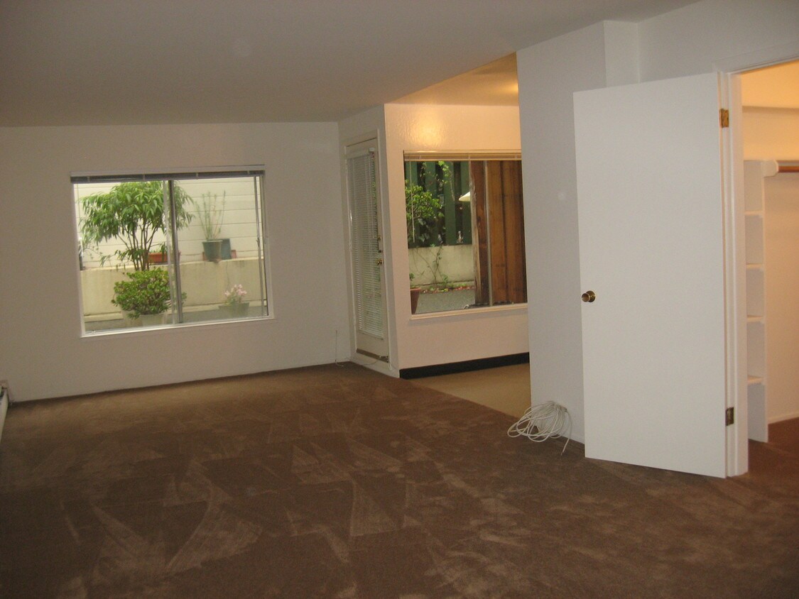 Primary Photo - 1730 Jackson St