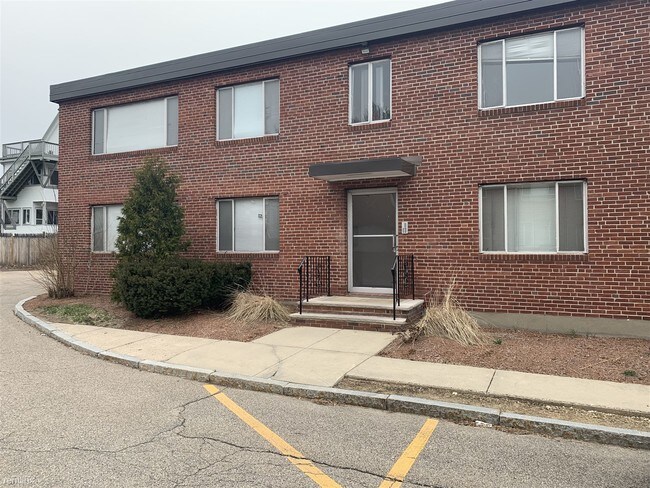 Building Photo - 1 br, 1 bath  - 853 Washington St Apt 13