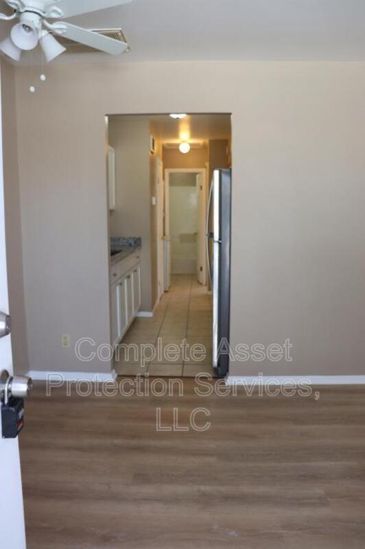 Building Photo - 1124 N Wood St
