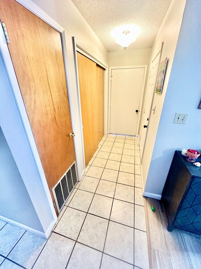 Foto del edificio - Nice 2 bedroom / 2 bathroom / 2 car garage single story town home for rent in Shalimar!