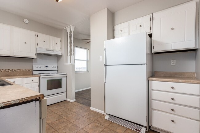Building Photo - Pueblo West Duplex with garage, fenced yar...