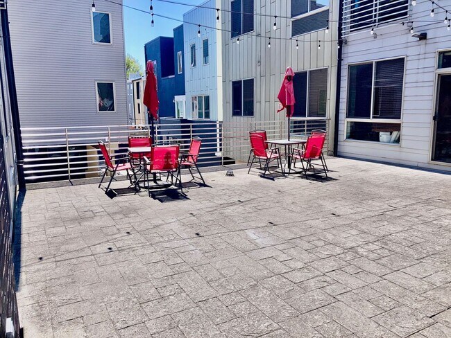 Foto del edificio - Spacious Olde Kensington 2bd/2bth Condo Ga...