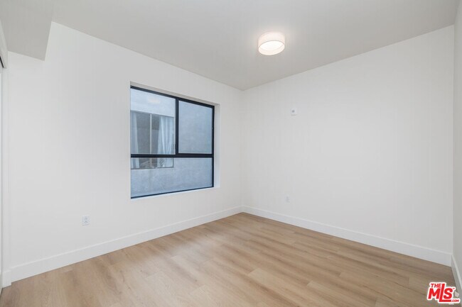 Building Photo - 1822 Overland Ave