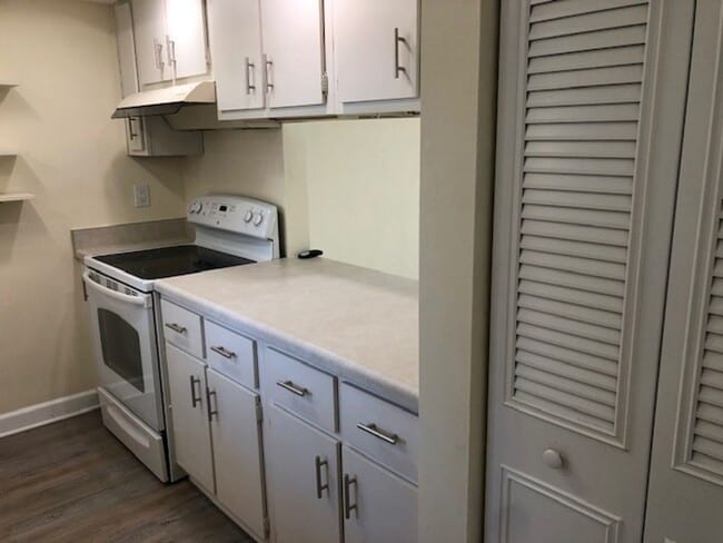 Building Photo - 2 bedroom 2 bath Direct river front.