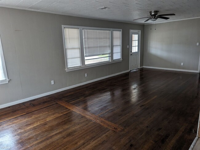 Foto del edificio - 3 br, 1 bath House - 1707 W Main St