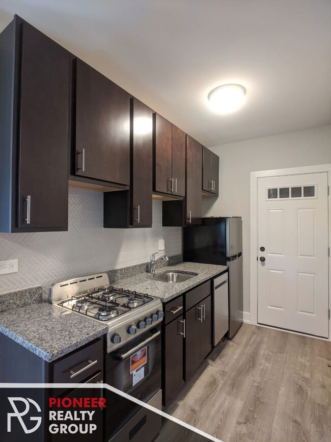 Foto del edificio - 711 W Brompton Ave