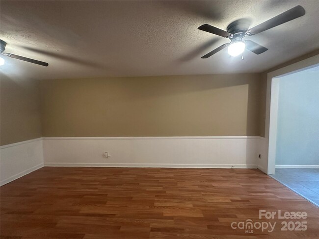 Building Photo - 1122 Autumnwood Ln