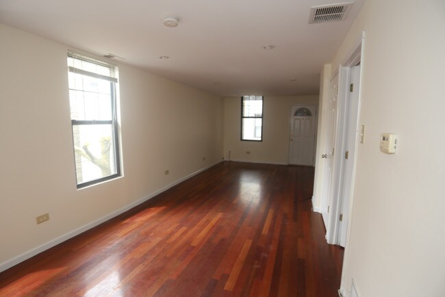 Building Photo - 1627 N Winchester Ave