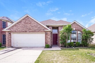 Building Photo - 4612 Parkmount Dr