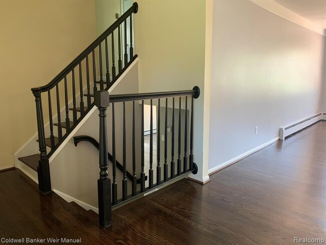Building Photo - 30771 Hickory Ln