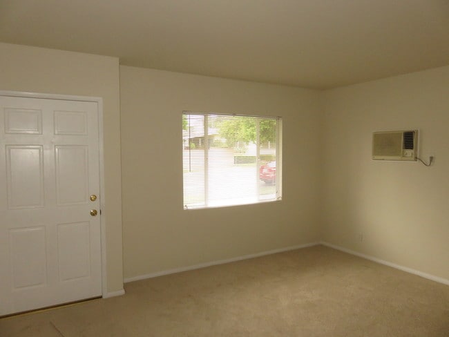 Living Room - 314 N Monte Vista Ave
