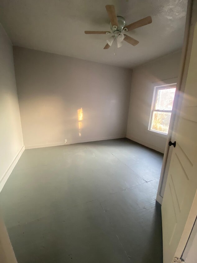 Dormitorio 2 - 1234 E Jackson St