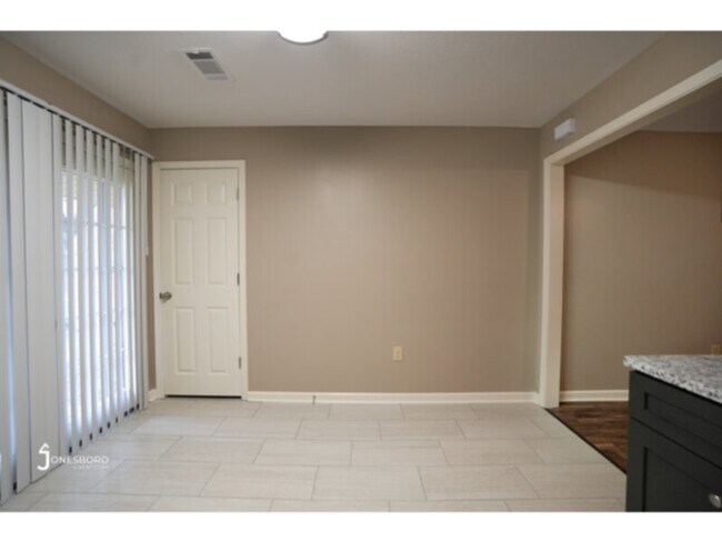 Foto del edificio - 2207 Needham St