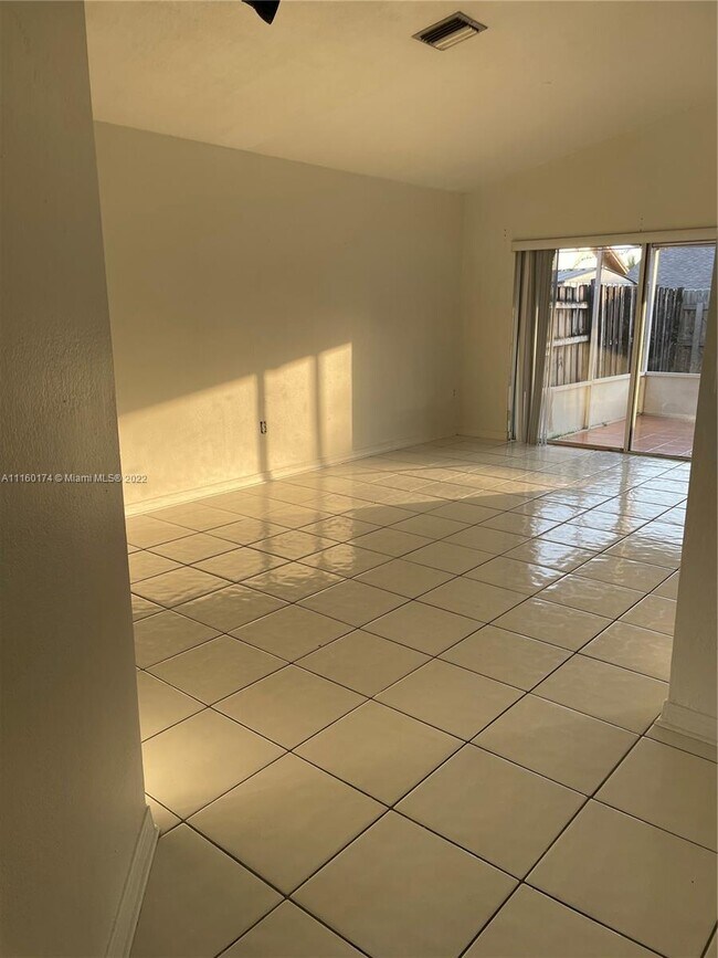 Building Photo - 12828 SW 146th Ln