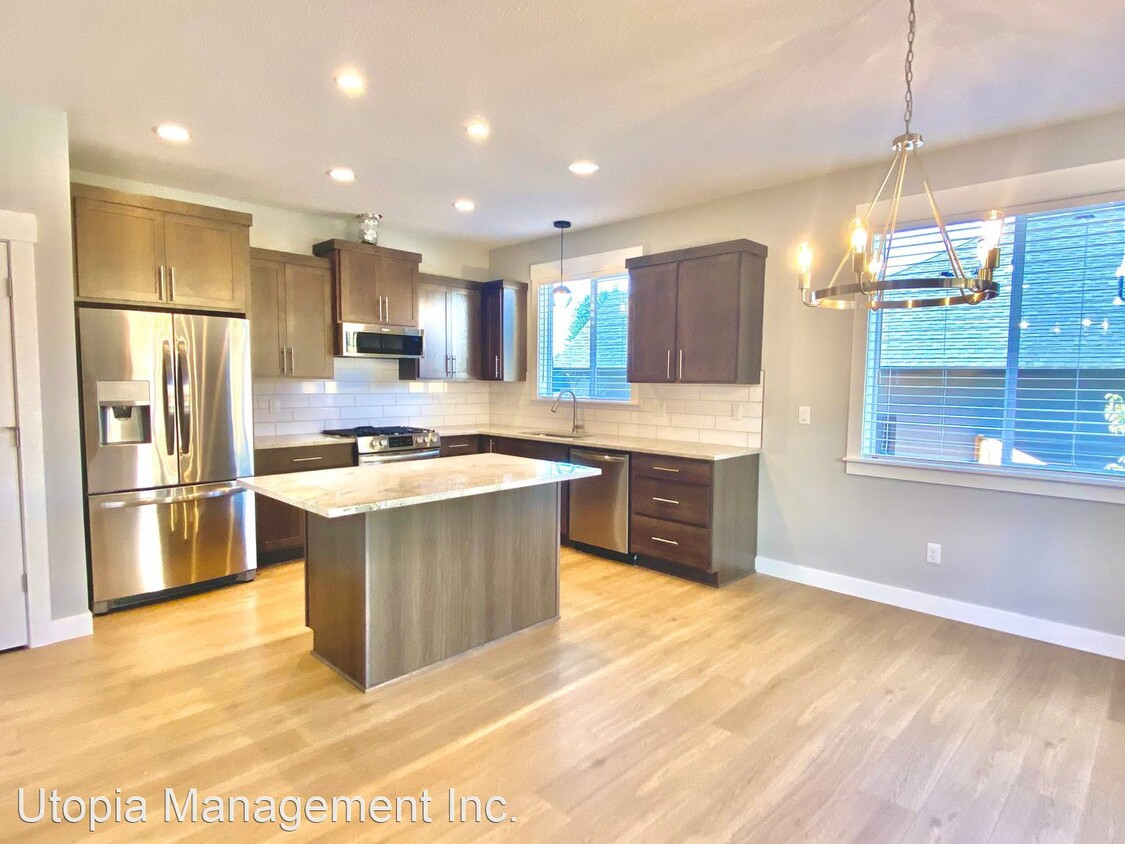 Primary Photo - 4 br, 2.5 bath House - 38243 Mulberry St.