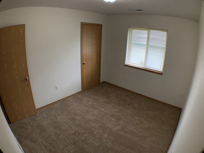 Foto del edificio - 5235-5237 Springcrest Drive S