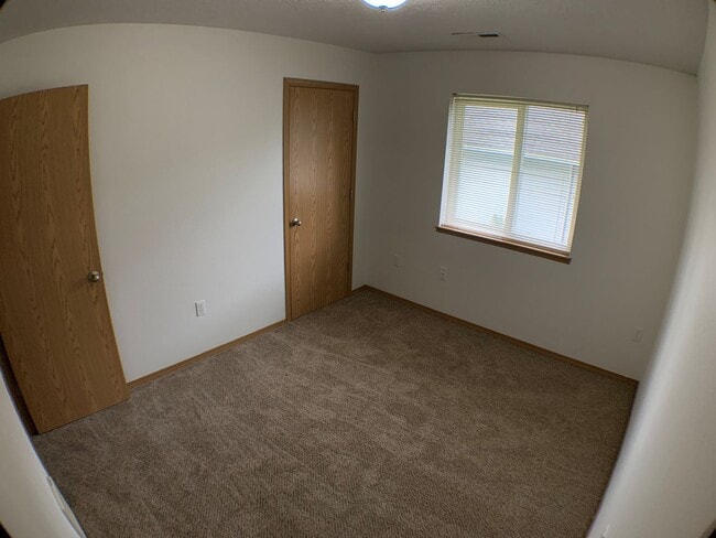 Building Photo - 5235-5237 Springcrest Drive S
