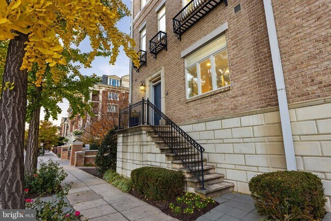 Foto del edificio - 900 Valencia Ct