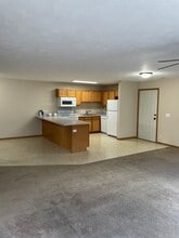 Building Photo - 1420 E Redwood Blvd