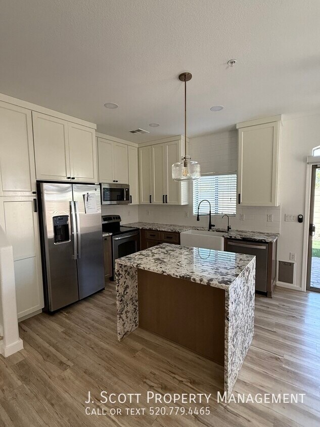 Foto principal - 2725 E Mine Creek Rd