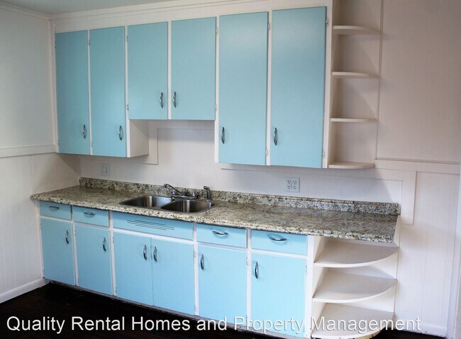 Building Photo - 4 br, 1.5 bath House - 120 E Lakeview Ave