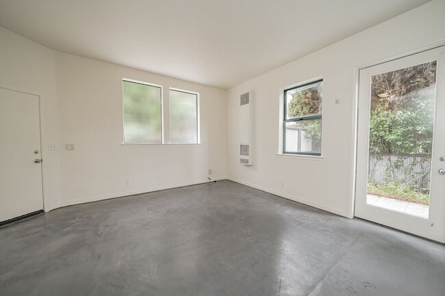 Building Photo - 3930 Shafter Ave