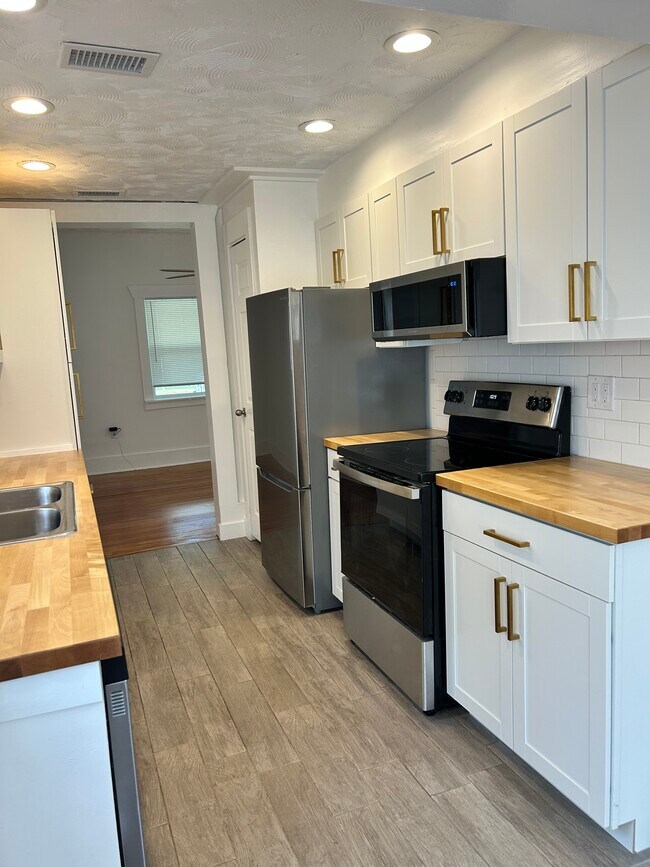 Fotografía del edificio - 2443 4th Ave N