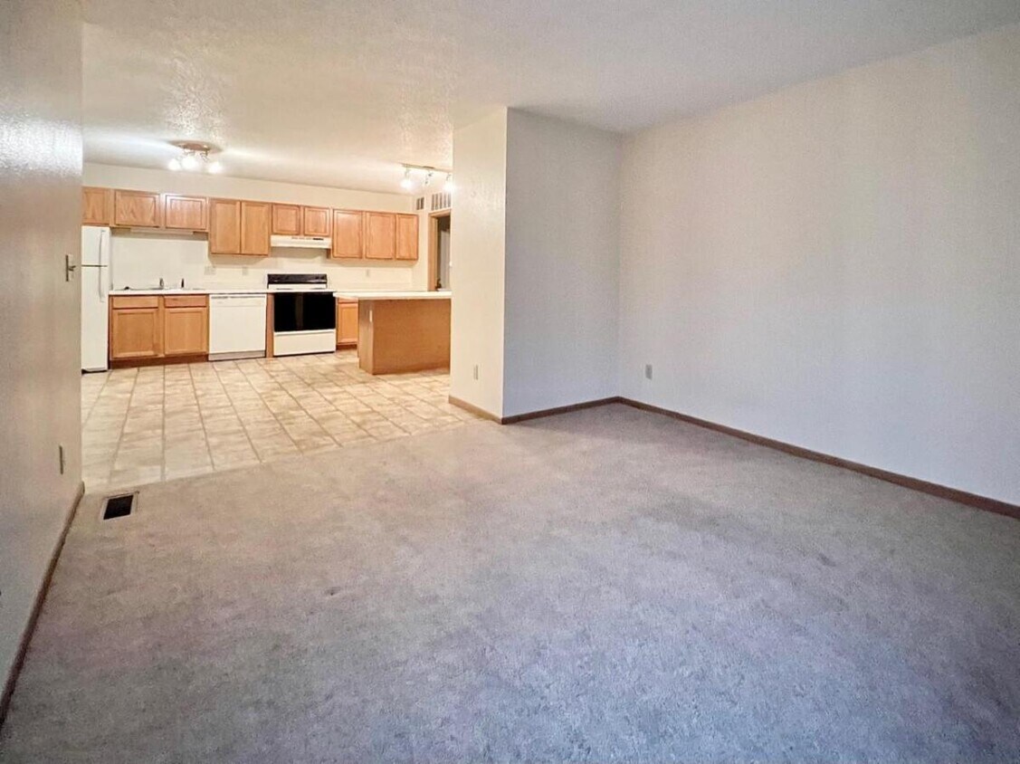 Foto principal - 402 Belisle St