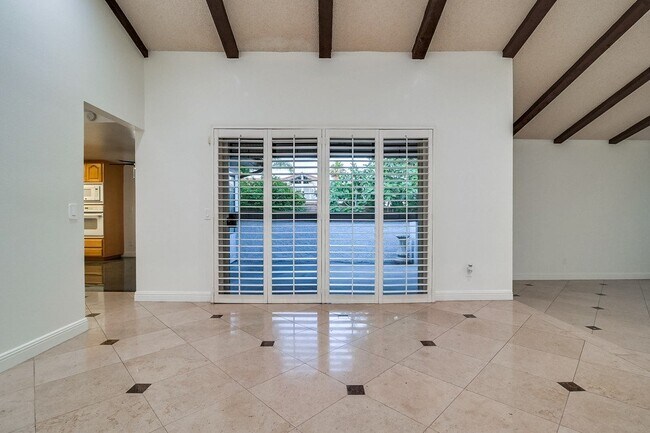Foto del edificio - 929 Darlene Ct