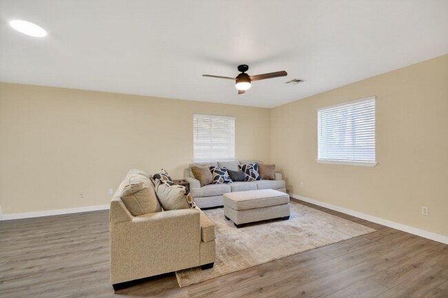 Foto del edificio - 407 Corona Ave