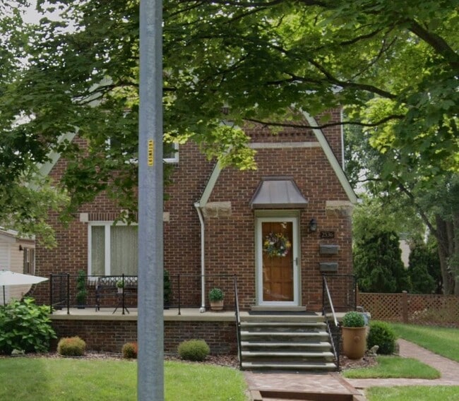 Building Photo - 2536 3rd St