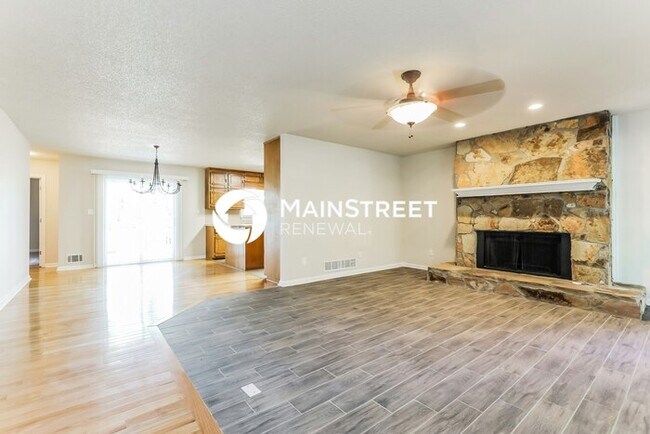Building Photo - 5 Bedroom Pet-Friendly Home in JONESBORO, GA with Main Street Renewal