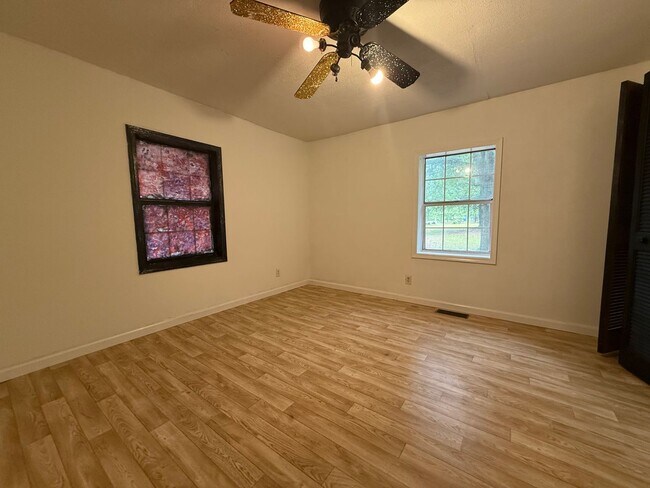 Foto del edificio - Two Bedroom Home for Rent