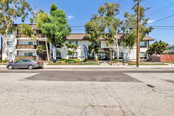 Primary Photo - 4117 W 129th St