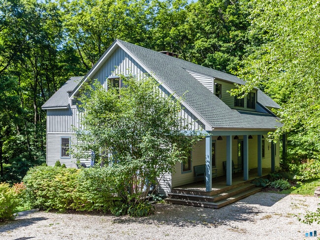 Foto del edificio - 68 Hopkins Rd