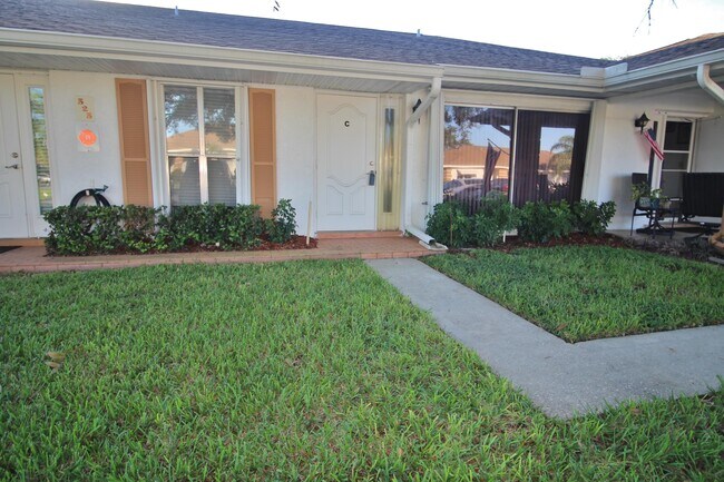 Foto del edificio - 525 Crooked Lake Ln