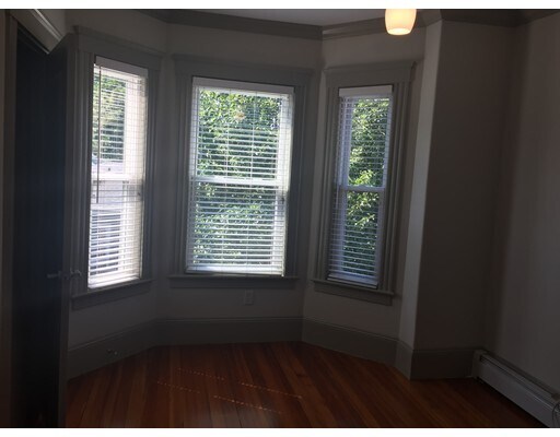 Building Photo - 90 Inman St