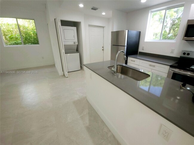 Foto del edificio - 580 NW 34th St