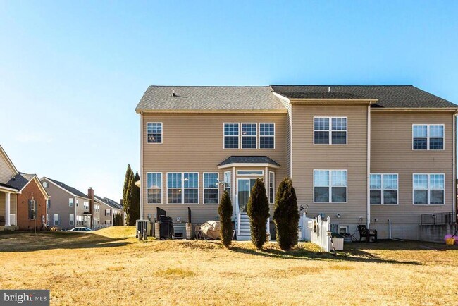 Building Photo - 1028 Llano Dr