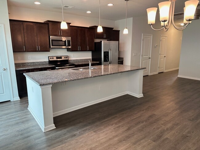 Building Photo - 1045 Tee Shot Dr