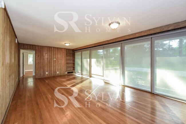 Foto del edificio - Enjoy one-level living in this 3 bedroom, 2 bathroom ranch-style home