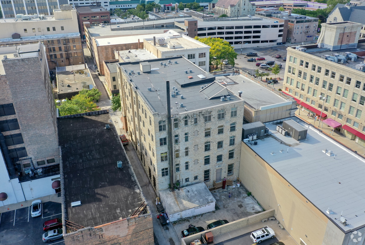 Aerial Photo - 68 N Chicago St