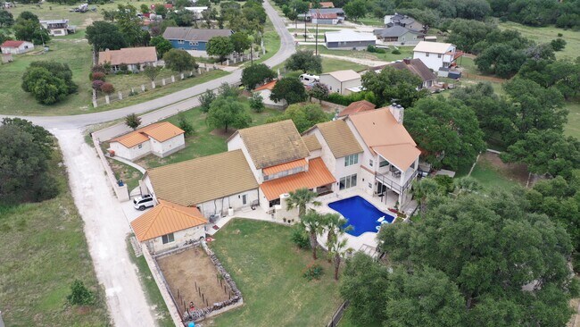 Foto del edificio - 1116 Lakeshore Dr
