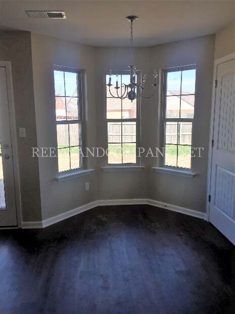 Building Photo - 5520 Kaitlyn Dr E