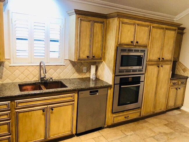 Building Photo - 1/2 OFF FIRST MONTH'S RENT - University Te...