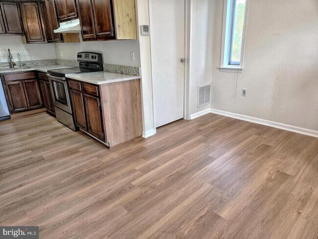 Foto del edificio - 4570 Conwell Dr
