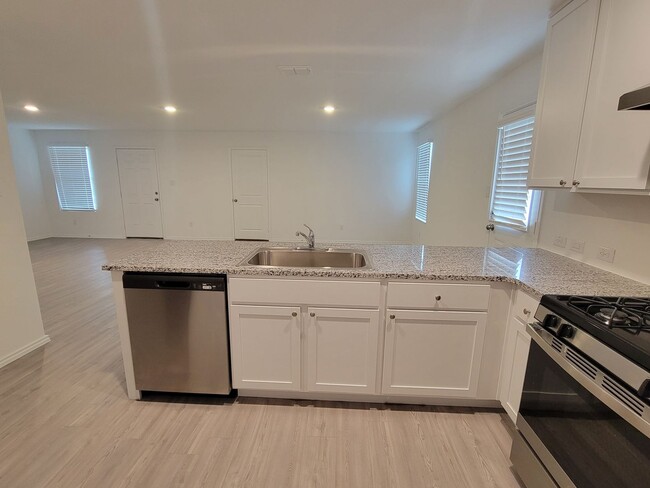 Building Photo - New 3/2/2 Home for Lease in NW Morgan Heights