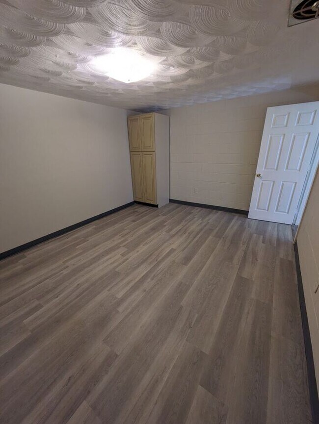 Building Photo - 50% OFF YOUR FIRST MONTH’S RENT! 2BD/1BA T...