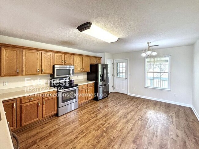 Foto del edificio - 3-Bedroom, 2-Bath Home with Modern Applian...