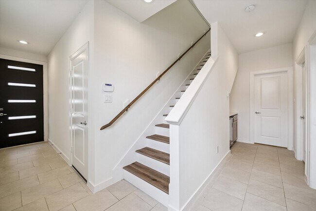 Building Photo - 1117 Highland Square Ln